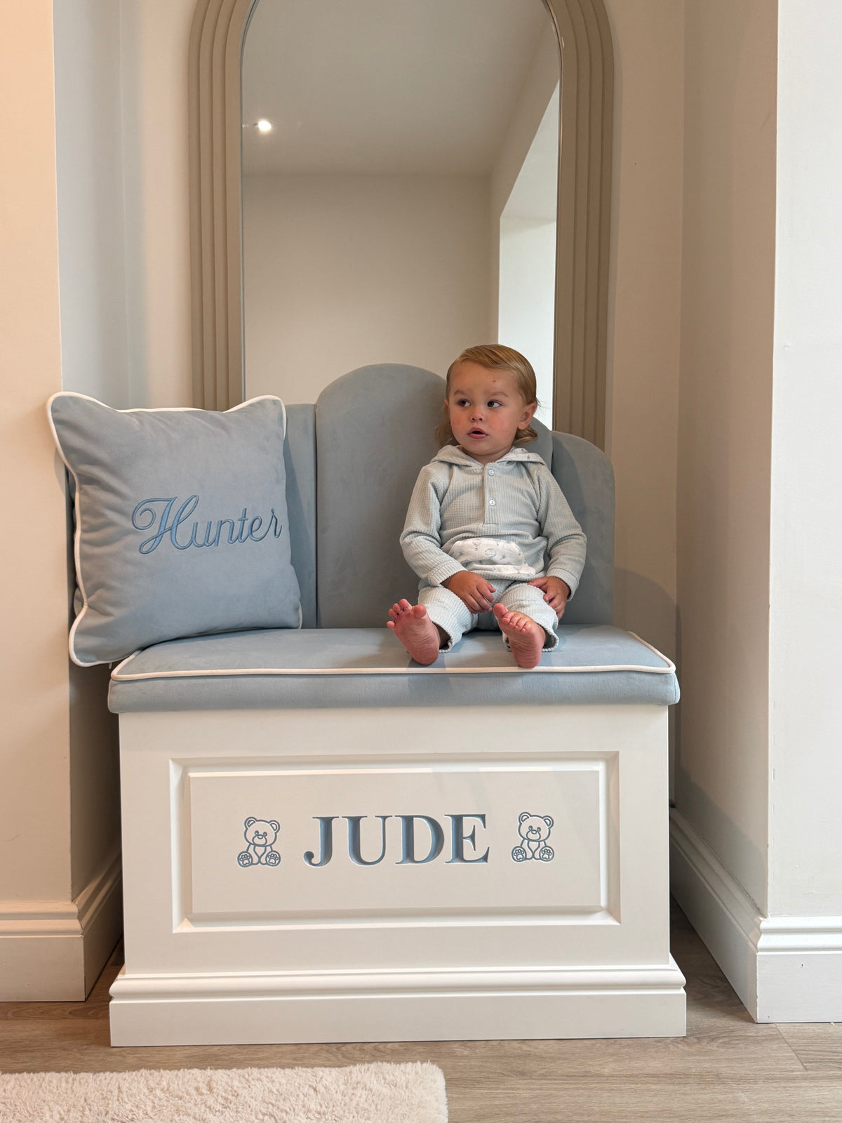 Snuggle seat toy boxes